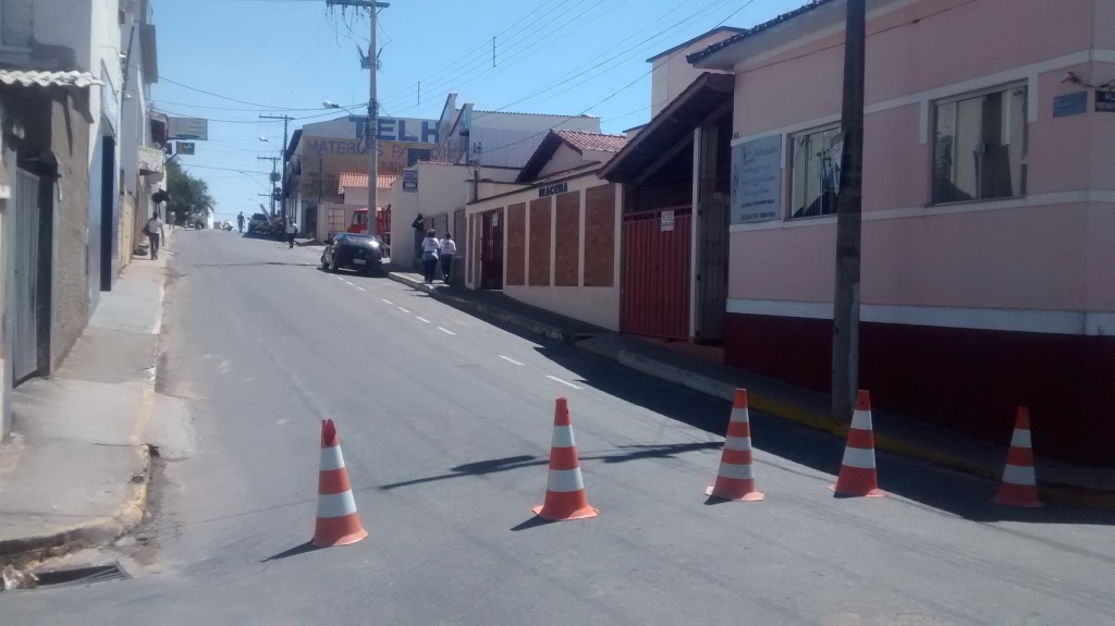 Nas proximidades da Agência dos Correios o Trânsito será em mão única permitindo apenas que o veículos subam até a Avenida Dom Pedro II 