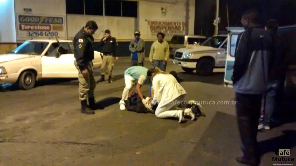 Vitima sendo resgatada