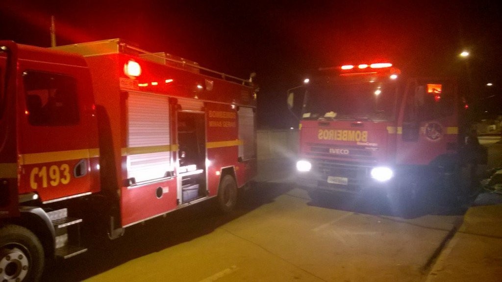 Corpo de Bombeiros no local 