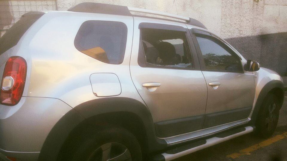 Renaut Duster - vidro quebrado pelo menor infrator