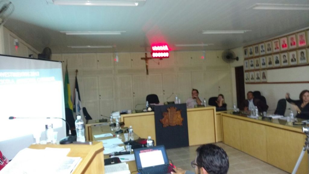 Vereadores ausentes na reunião 